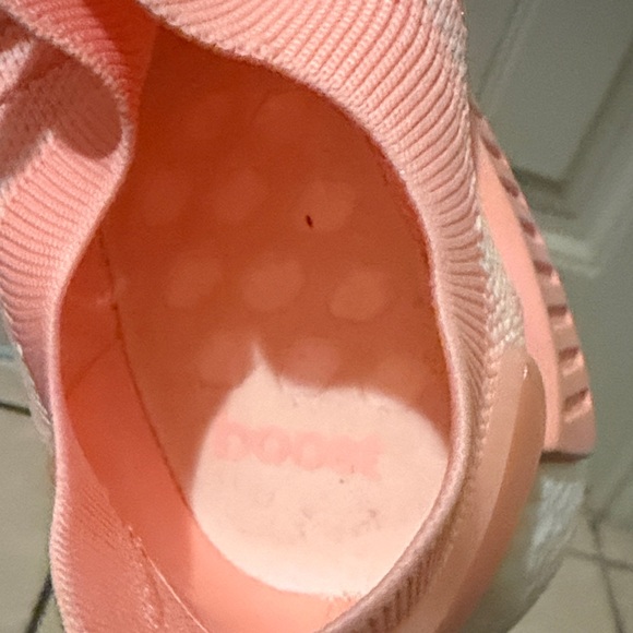 Adidas Women's Coral Sneakers - Picture 7 of 8